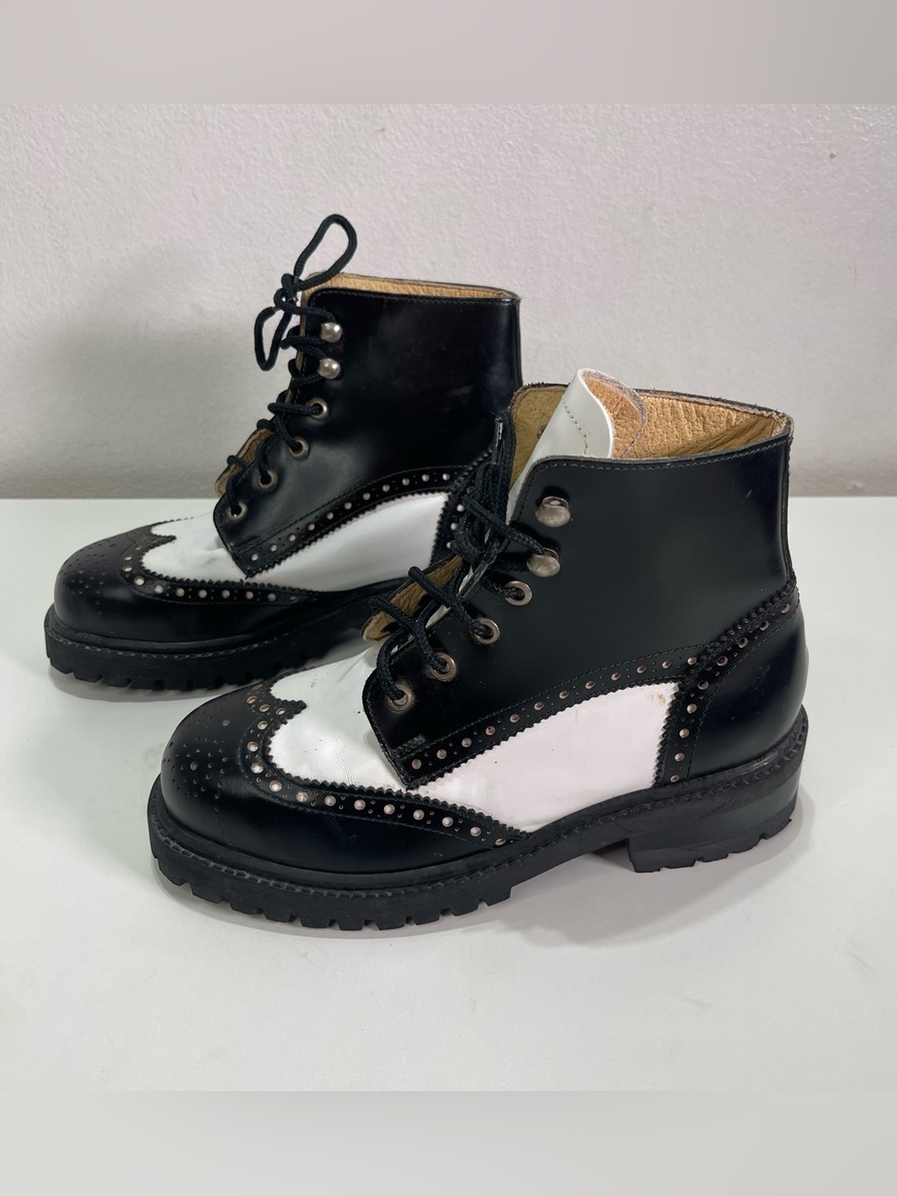 Vtg Wild Pair Chunky Boots Brogue Oxford Wingtip Women's 7.5 Black White Lace Up